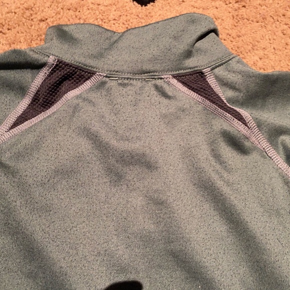SOLD North Face Flight Series Fleece 1/2 Zip Green - Picture 6 of 7